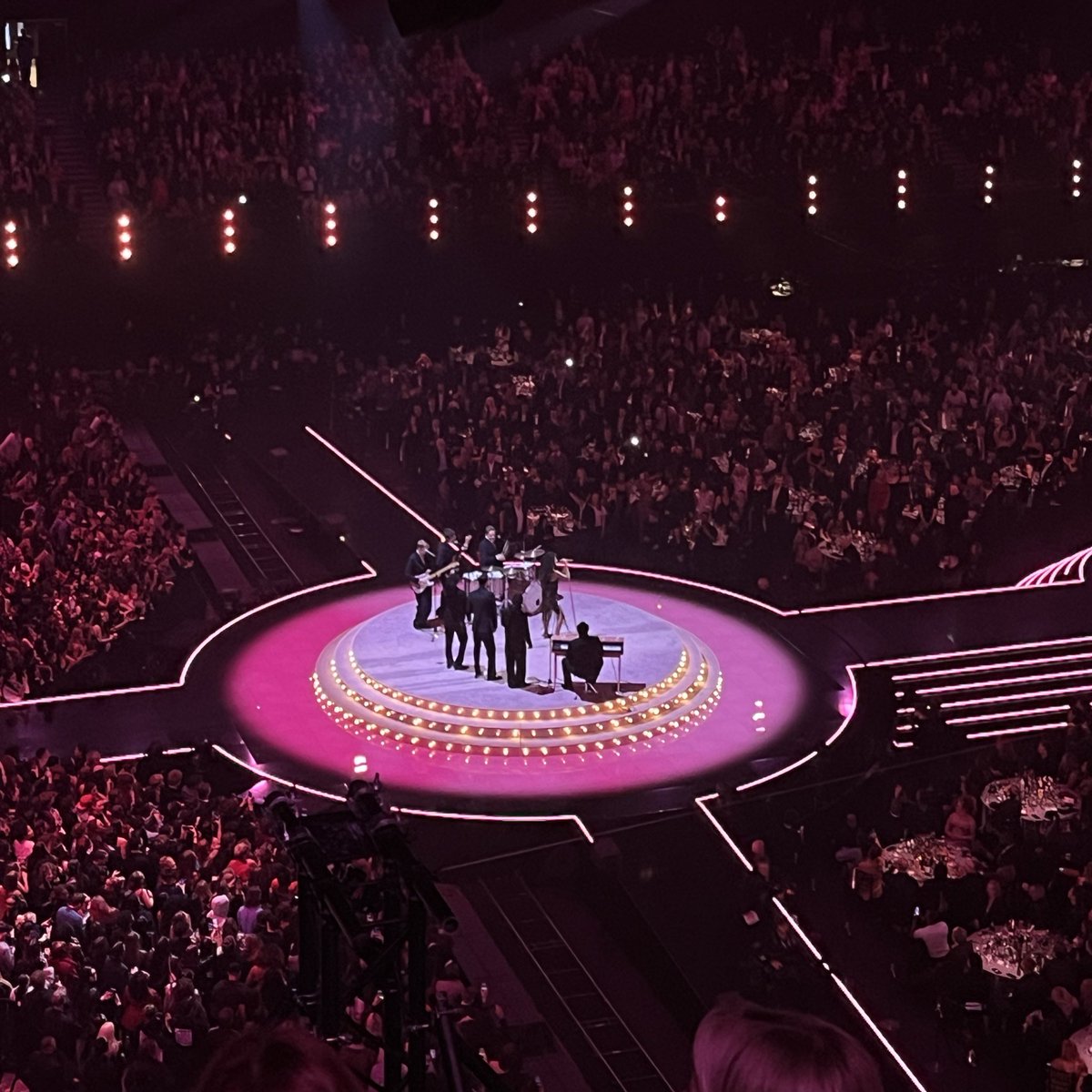 cosmiicblue's tweet photo. went on a solo mission to the brits last night ✨ https://t.co/eFDDUxAQhI