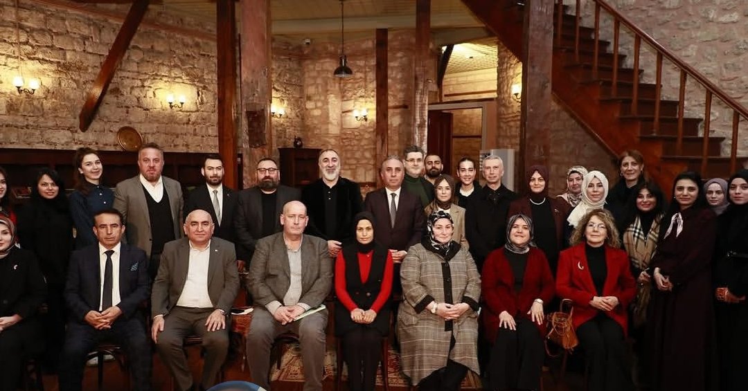 cilemduman's tweet photo. @HGorgul  Başkanımla
 28 Şubat konulu Panel sonrası  bir hatıra karesi... Sanat ve kültürün etkinliği ve   en  önemli  unsurlardan  olduğu bir kez daha vurgulandı. #28Subat https://t.co/vFItFcW1xW