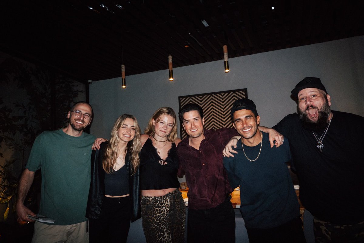 Katelyn’s IG photo ft Kendall, Logan, &amp; Carlos