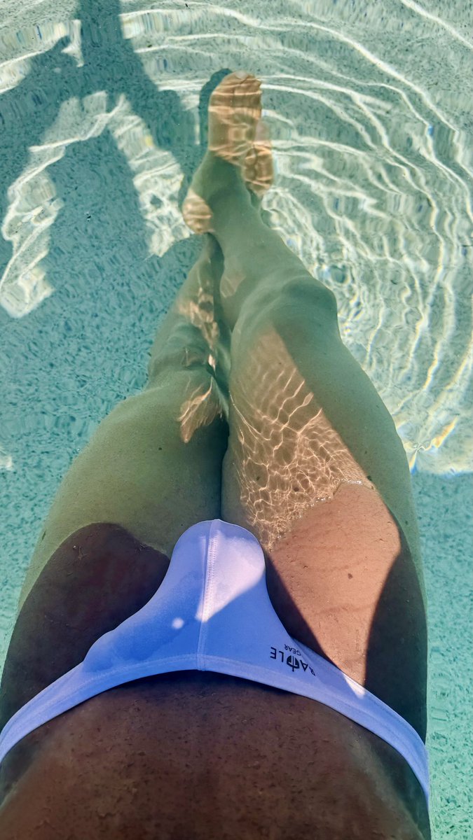 abbme42's tweet photo. Finally! Pool weather 😎 https://t.co/XhmxgRcEOt