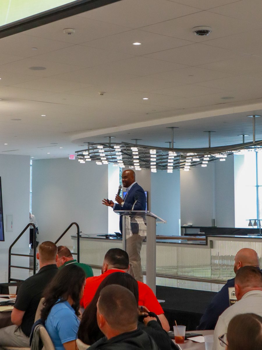 THSCAcoaches's tweet photo. Starting the afternoon off right with some great lessons from Terrenee Knight and Kendall Miller👏 Thank y'all for sharing your wisdom with our R.O.C.K.'s!

@tmcacoaches | #ROCKMentoring | #AggieCoach https://t.co/pqcxGgKbfe