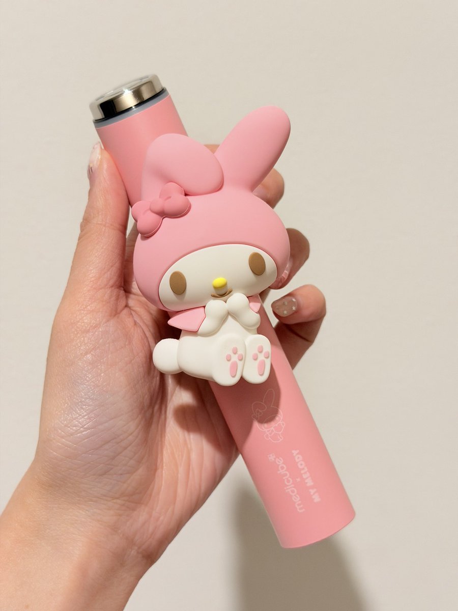 เป็นไอเทมที่ใช้ตลอดปี 2025
เลยจบด้วยการซื้อมาลองครบ 3 เครื่องไปเลย
🤍Medicube AGE-R Booster Pro
🩷Medicube Booster Pro Mini
💞Medicube Booster Pro Mini Plus
มาดูว่าแต่ละตัวต่างกันยังไง
ทั้ง ความแรง ฟีลตอนใช้ ความสะดวก