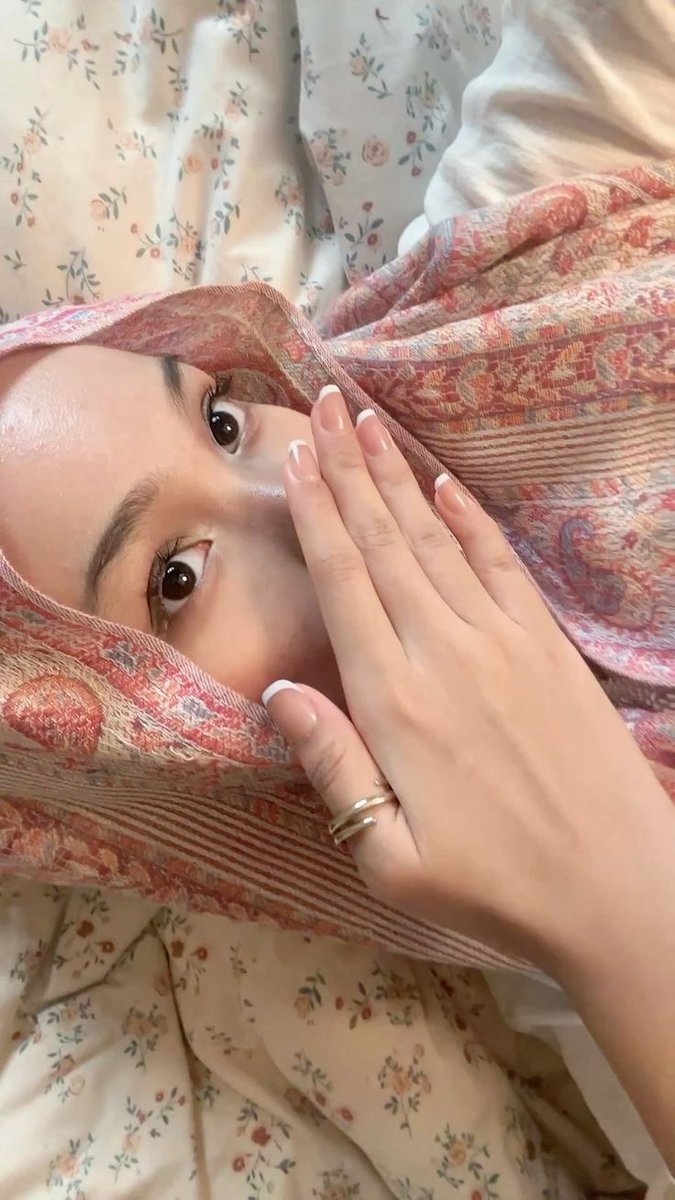 nhaee31's tweet photo. Lebaran kali ini, lagi trend bangett pashmina satu iniii!! YAPSS PASHMINA CASHMERE, disini aku bakal spill toko orenz yang jual pashmina cashmere yang flowy, lembutt, jatuhhhh tapi tetep affordable✨ https://t.co/AzuqWDCaq6