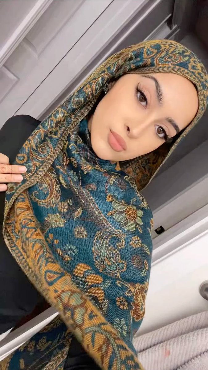 nhaee31's tweet photo. Lebaran kali ini, lagi trend bangett pashmina satu iniii!! YAPSS PASHMINA CASHMERE, disini aku bakal spill toko orenz yang jual pashmina cashmere yang flowy, lembutt, jatuhhhh tapi tetep affordable✨ https://t.co/AzuqWDCaq6