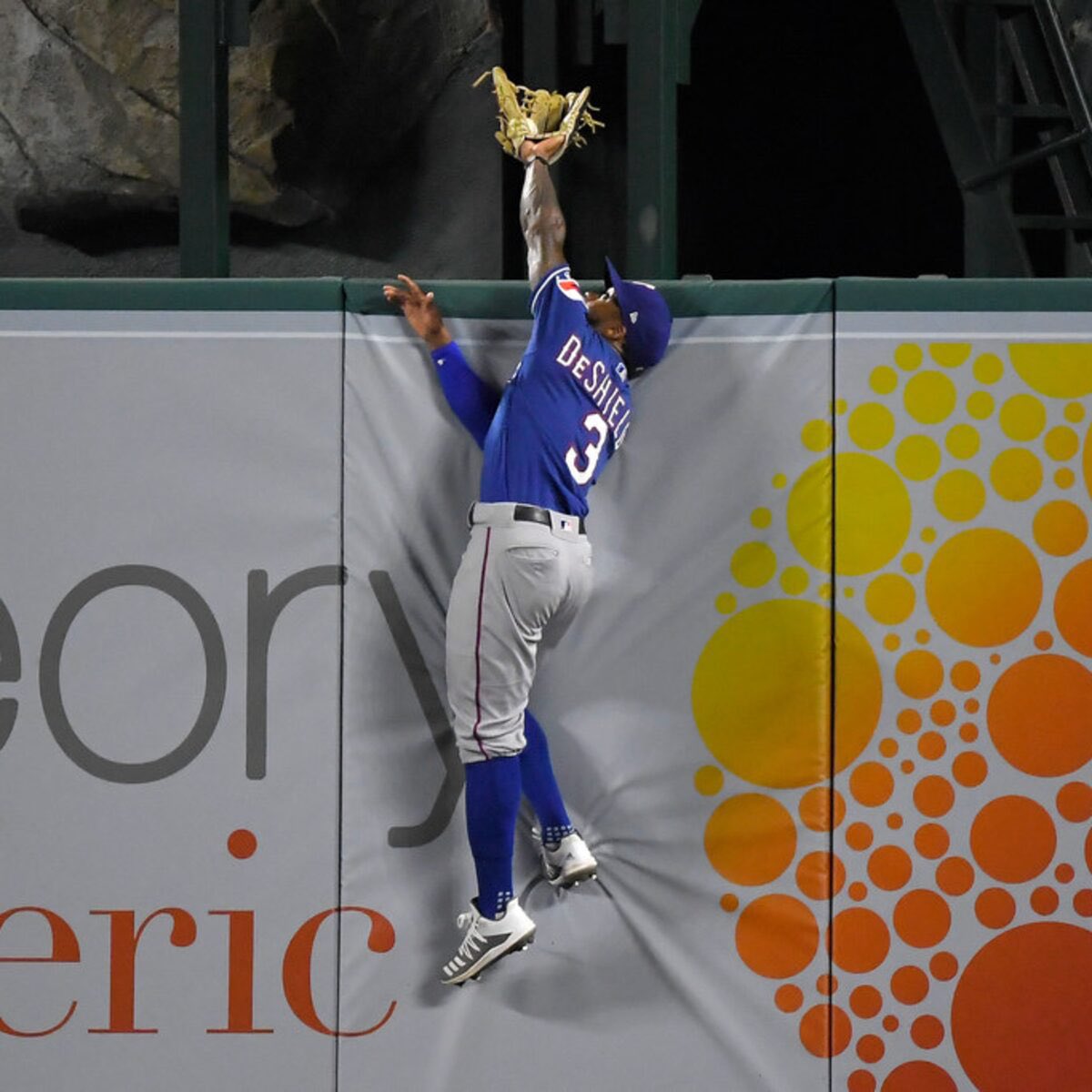 SleeperRangers's tweet image. Rangers Opening Day Starting CF Since 2016

2016: Delino DeShields 
2017: Carlos Gómez 
2018: Delino DeShields
2019: Delino DeShields 
2020: Danny Santana 
2021: Leody Taveras 
2022: Adolis García
2023: Adolis García
2024: Leody Taveras 
2025: Kevin Pillar