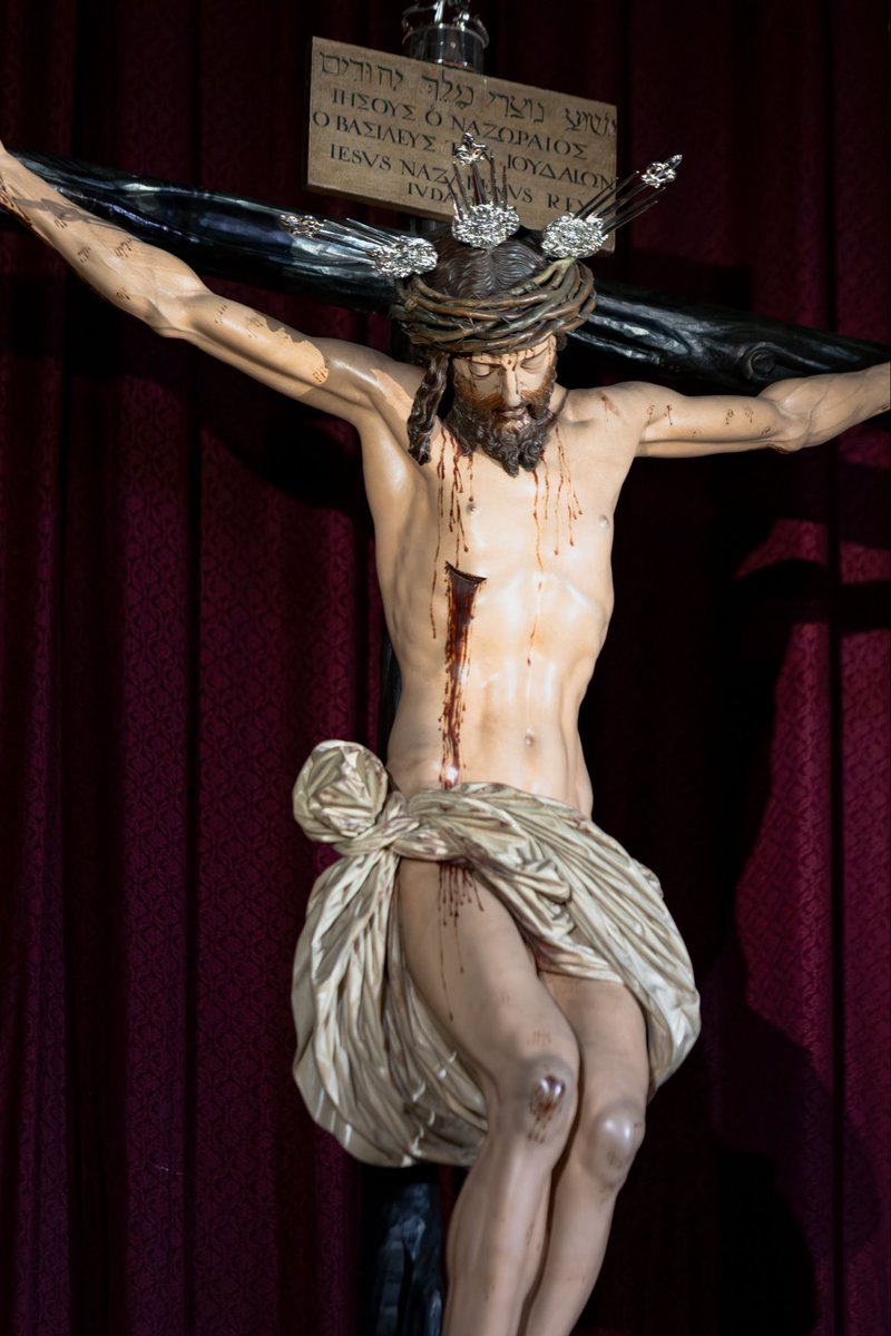 🟤 Se alza en el presbiterio del Santo Ángel, a falta del exorno floral, el Altar para el Solemne Quinario en honor al Santísimo Cristo de los Desamparados, que dará comienzo este martes 3 de marzo.