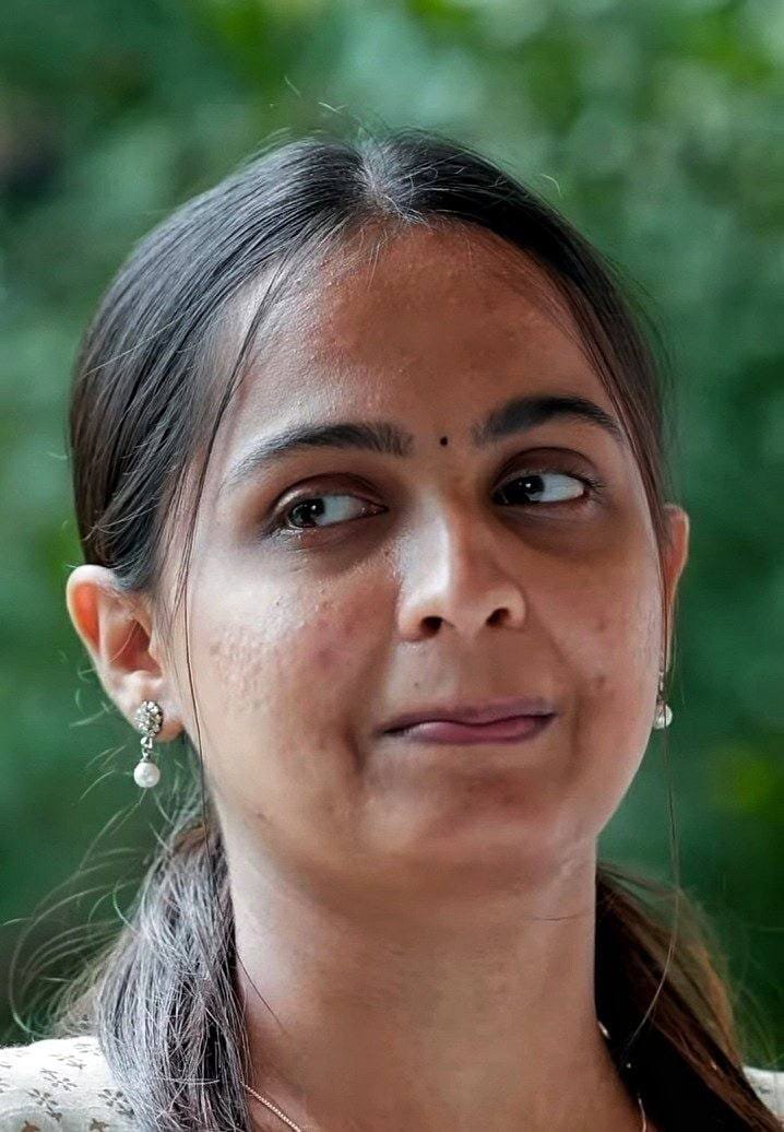 Akka : dei en chellam la iniki oru naal matum vename en bf kuda veliya poran

Me : adhalan mudiyadhu enaku iniki semma mood ah iruku

Akka : solla solla kekama pant ah kalaturane, Ivan sunni ya patha enalayum control panna mudiyadhu, ipo ena panradhu bf vera keela wait panran