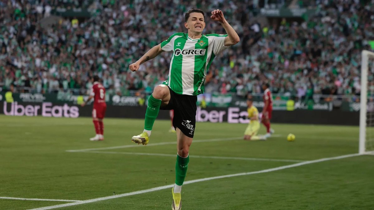 LaLigaenDirecto's tweet photo. Sobre el @RealBetis. Tengo la sensación de que Pellegrini "se juega el puesto" en cada partido para un grupo de aficionados. Es cierto que es una decepción la remontada, pero el equipo sigue 5º y suma el 4º mejor arranque en puntos de su historia. Y en EL en 1/8. Tranquilidad. https://t.co/tn7E8E7zEy