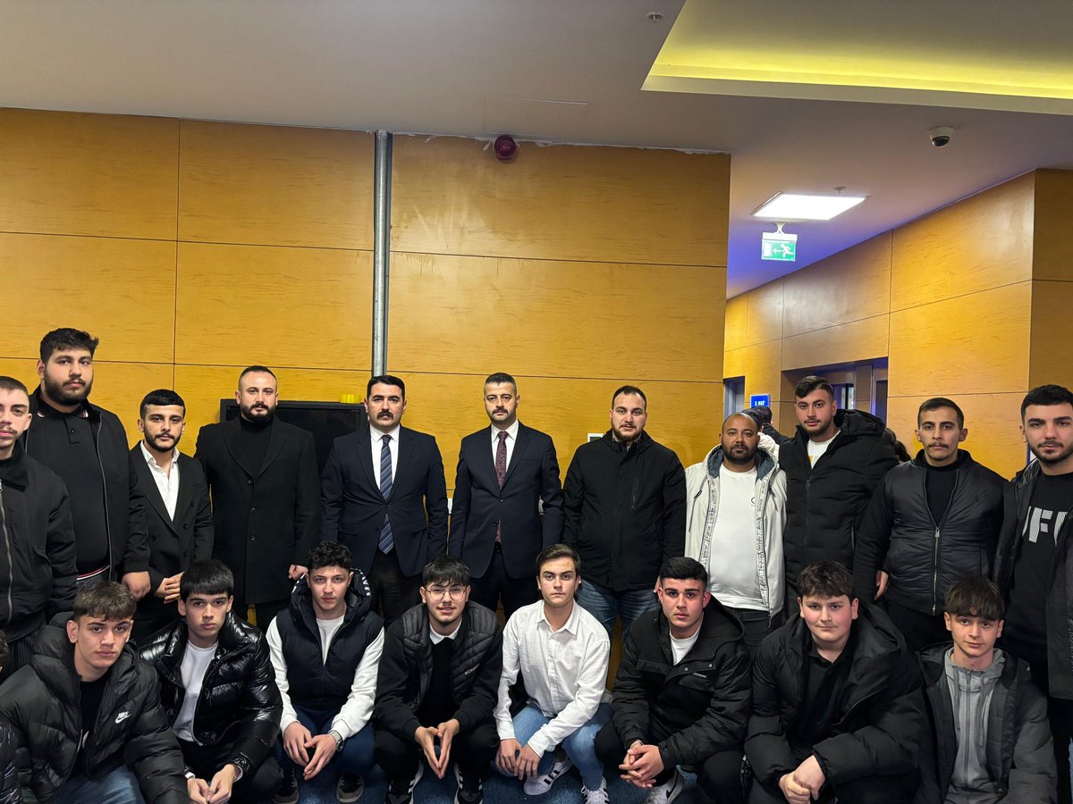 EyupsultanUlku's tweet photo. İstanbul Ülkü Ocakları 3. Bölge iftar programımızı, Kağıthane Ülkü Ocaklarımızın ev sahipliğinde kıymetli ülküdaşlarımızın katılımlarıyla gerçekleştirdik.

Birlik ve beraberliğimizi pekiştiren bu anlamlı programda emeği geçen tüm ülküdaşlarıma teşekkür ediyorum.
Rabbim muhabbetimizi ve kardeşliğimizi daim eylesin.🇹🇷

@Aalparslandogan 
@MuratYukselMY 
@saffetdemirbass 
@SametKaragl25