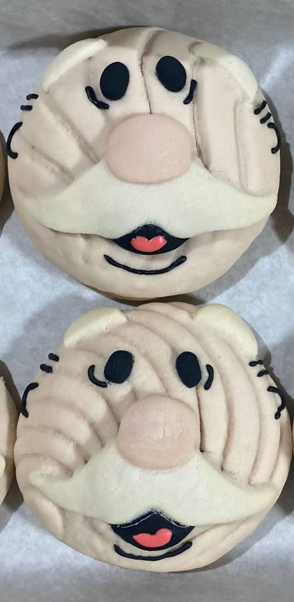 rthur013's tweet photo. Una panadería de Tijuana se vuelve viral tras vender Simi-Conchas.
Lo mismo pero más sabroso😋 https://t.co/3sPIFrsF4R