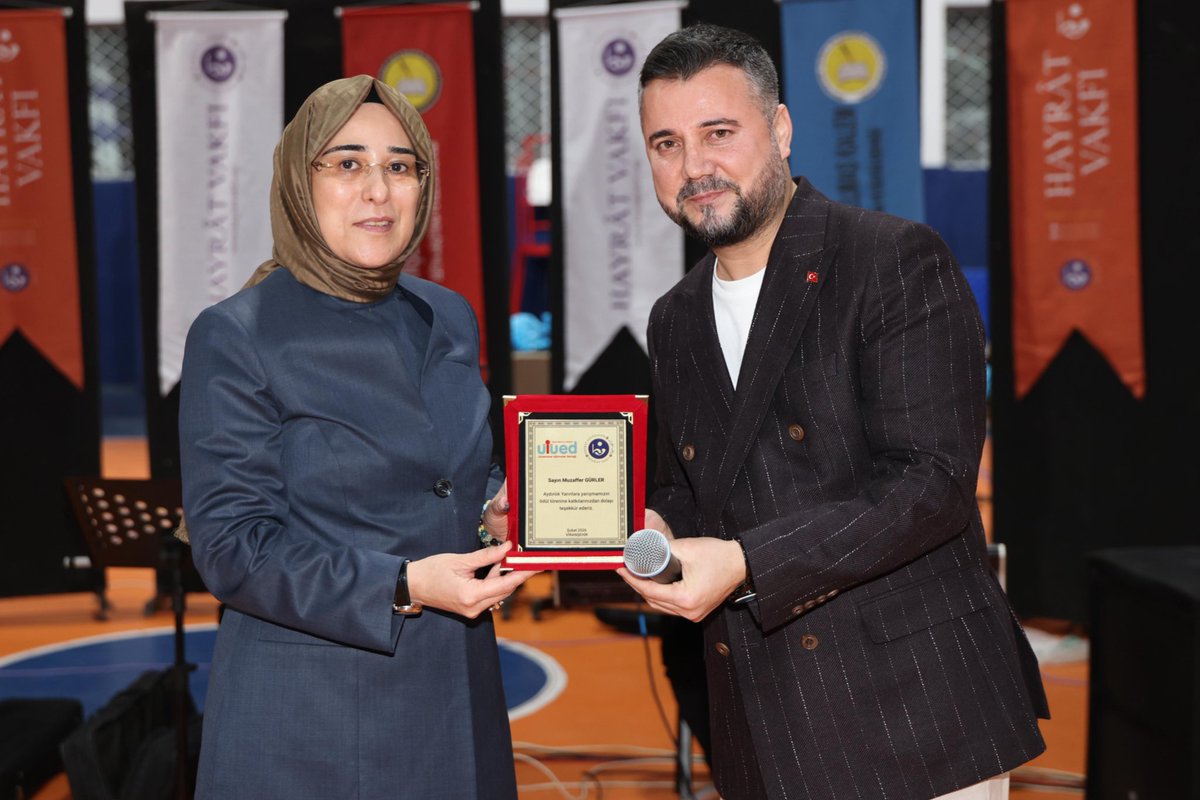 Anlam yüklü programda ilahilerimizi seslendiren Muzaffer Gürler’e emeği için şükranlarımı sunuyorum. 

#MilletimizleİnancımızBir