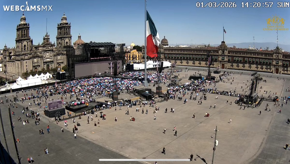Tengo una mezcla de emoción y nostalgia por este cierre de mi gira en mi casa, México.

Veo que están acampando desde hace dos días en el Zócalo y estoy viendo en vivo cómo empiezan ya a ocupar la plaza. Me siento tan agradecida por todo lo que hacen por mí.

Esta noche prometo