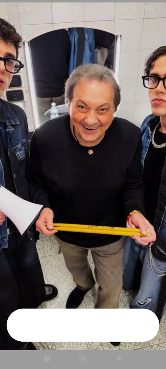 CartaFanzone's tweet photo. Per me Tullio de Piscopo e l'attore del "BUCO" sono la stessa persona #dietrofestival https://t.co/zMAu21Fi1b
