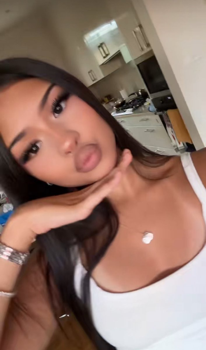 Vivienne tweet media