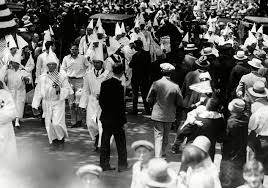 No member of the Trump family has ever served in the military. The only time a Trump has ever worn a uniform was when Trump’s father Fred Trump wore a KKK gown and hat as a proud member of the Ku Klux Klan. 

#DemsUnited #DV1 #USDemocracy