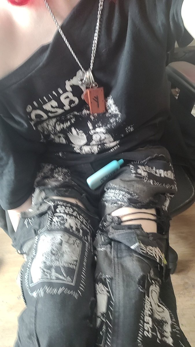 eepyfoxgirl tweet media