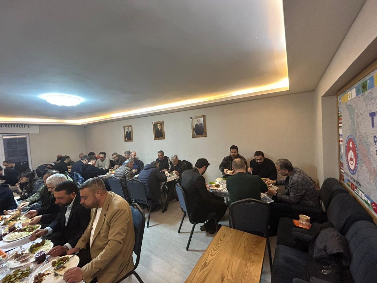 TurkavCubuk's tweet photo. Geleneksel iftarımızda vakıf üyelerimizle vakfımızın helal sofrasında bir araya geldik. İftarımıza katılan Ankara Büyükşehir Belediye Encümenimiz Sayın Cemal Tekin'e, Türkav Ankara Şube Başkanımız Sayın R Halil Ferah'a, Türk Eğitim Sen 8 Nolu Şube Başkanımız Sayın Coşkun Kaya'a, https://t.co/vzaQ02c9pV