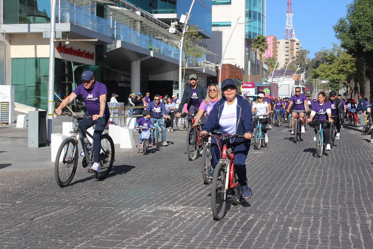 DavidAysa's tweet photo. Esta mañana arrancamos las actividades del #MesDeLaMujer con “Imparables pedaleando” 🚴‍♀️, una iniciativa que promueve el bienestar, la salud y la igualdad en nuestra Capital. 

Bajo la visión del presidente @pepechedrauimx, y con el impulso de la secretaria @ZairaGlez6, seguimos trabajando en equipo junto con @PueblaMujeres para crear espacios de reconocimiento y oportunidades para todas.