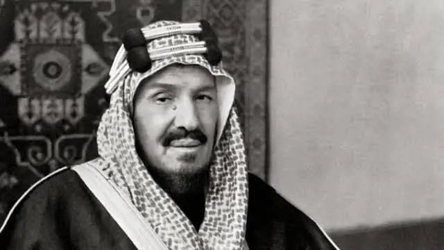 ff3p_'s tweet photo. أتمادى بالصبر حتى يرميني البعيد والقريب بالجبن والضعف
حتى إذا لم يبق للصبر مكان، ضربت ضربتي فكانت القاضية.
المؤسس الملك : عبدالعزيز آل سعود رحمه الله
 ( نهج القيادة منذ عهد المؤسس وحتى اليوم) https://t.co/JTEkKzfp3E