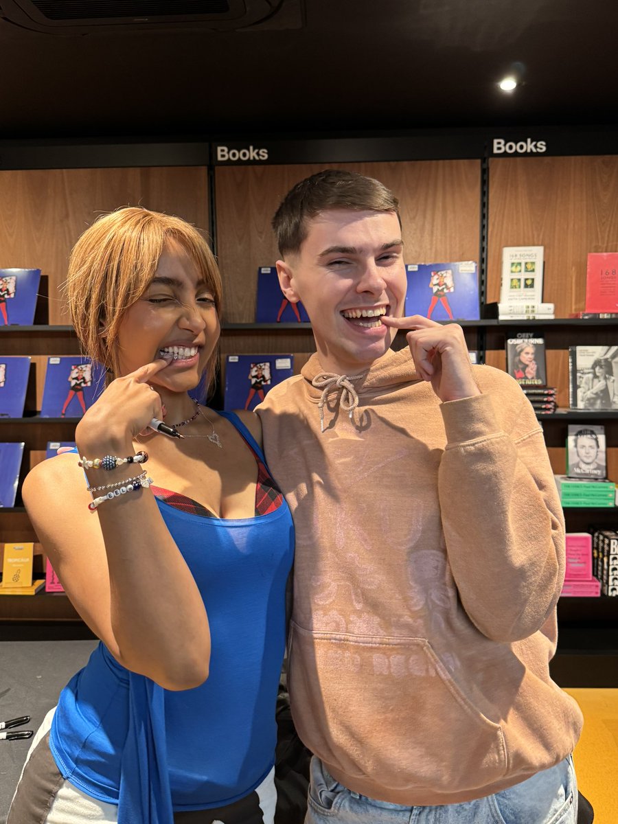 ben MET ARIANA tweet media