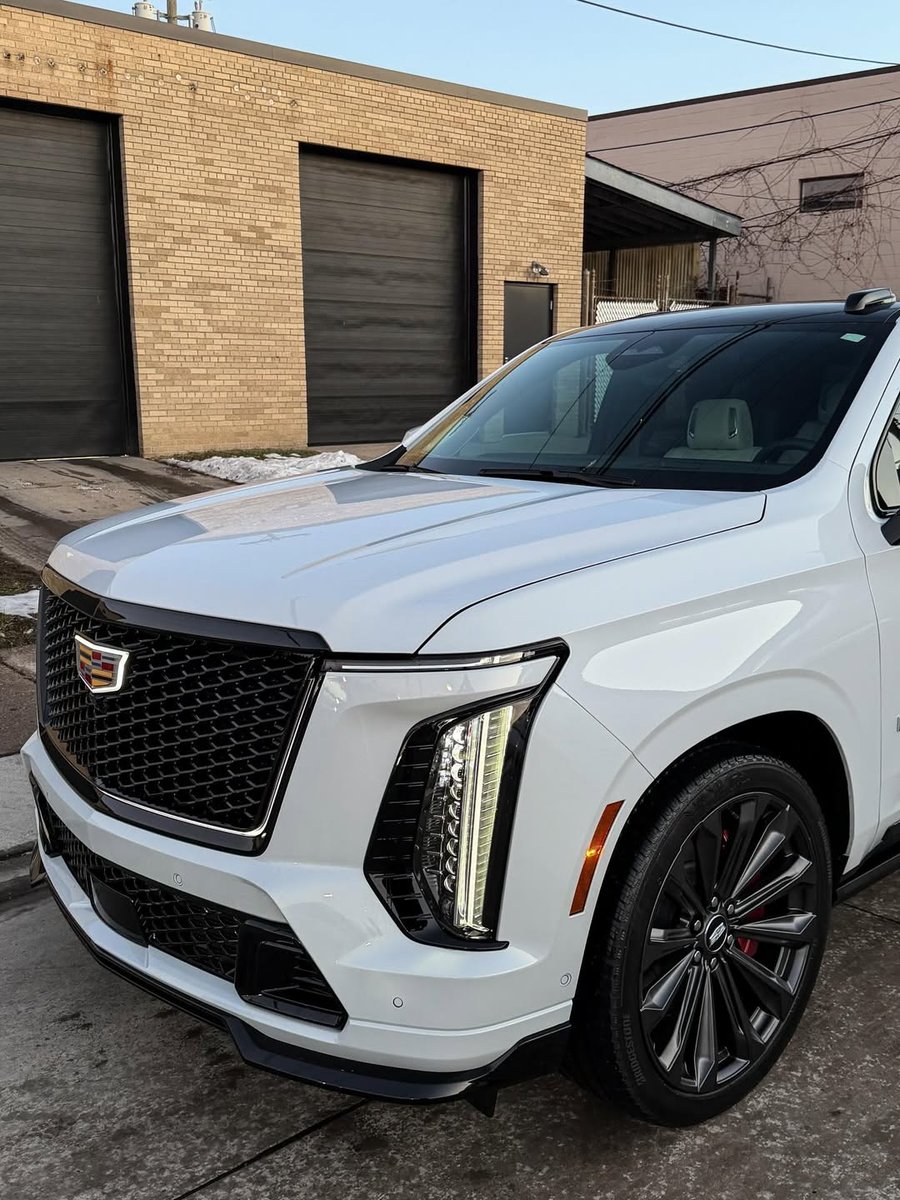 nocarcontext's tweet photo. Cadillac Escalade V 🤍🤍 https://t.co/2BUVJbUxQ5