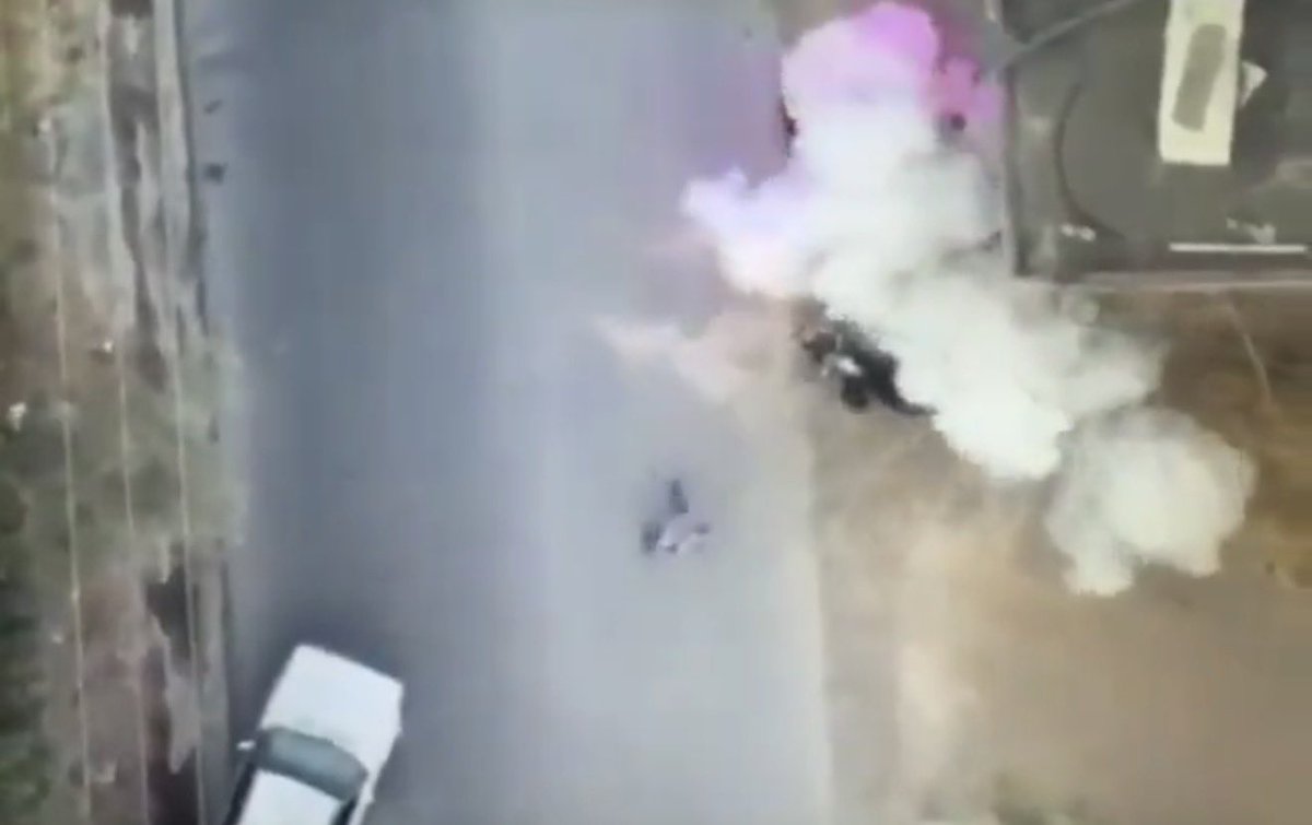 🔴 DESMIENTEN AUTORIDADES VIDEO DE ATAQUE CON DRON EXPLOSIVO EN JIUTEPEC

Autoridades estatales informaron que el video que circula en redes, donde presuntamente se observa un ataque a un taller mecánico con un dron en #Jiutepec, es falso y no corresponde a ningún hecho