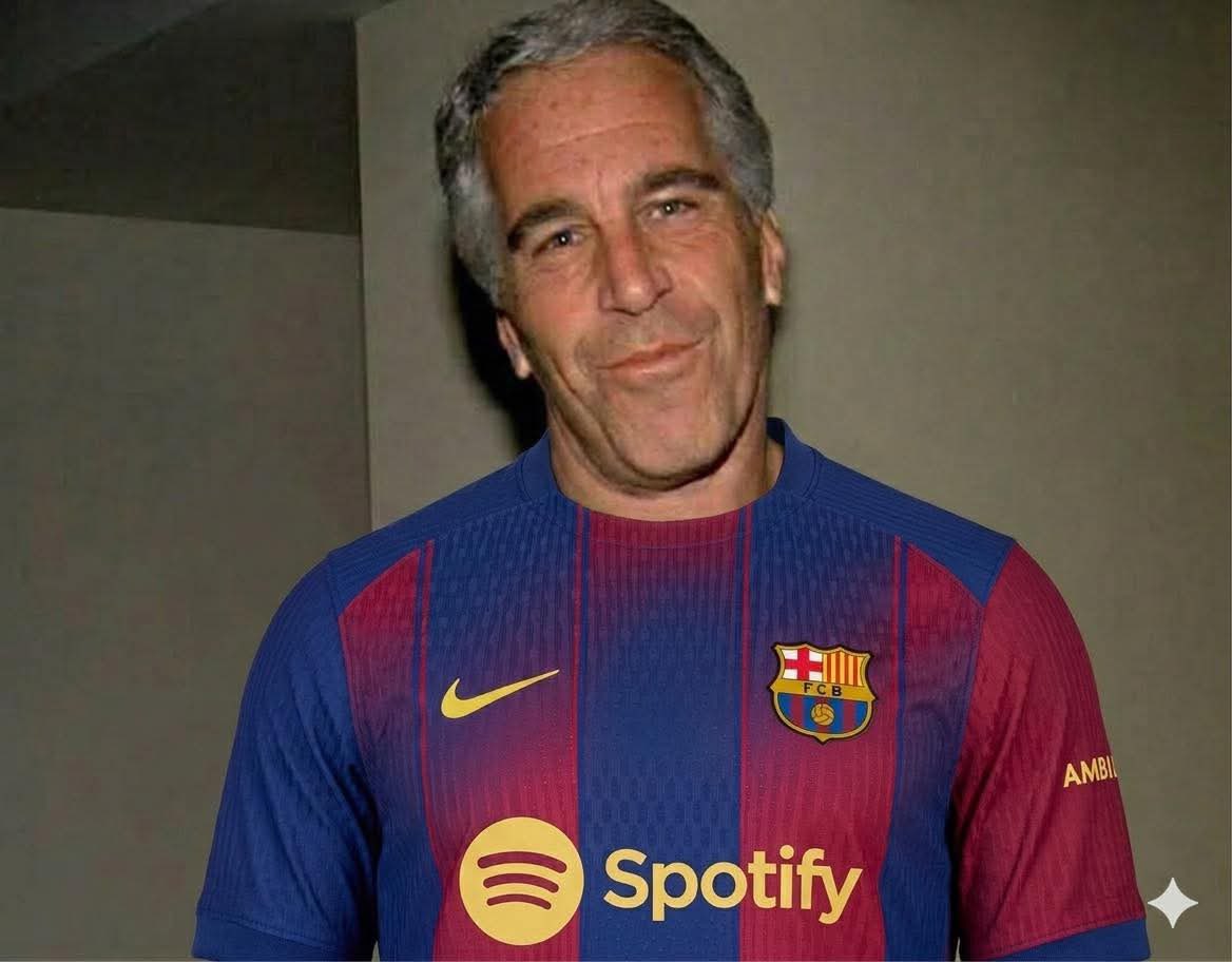 OFICIAL 🚨🚨🚨

Esta imagen de Jeffrey Epstein  con la camisa del Barcelona es totalmente FALSA!!!

Fue hecha con inteligencia artificial solo para desprestigiar aún más a Epstein.