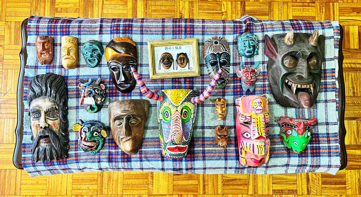 Hoy tocó limpieza de los monstrines. Para que me cuiden bien mientras duermo.