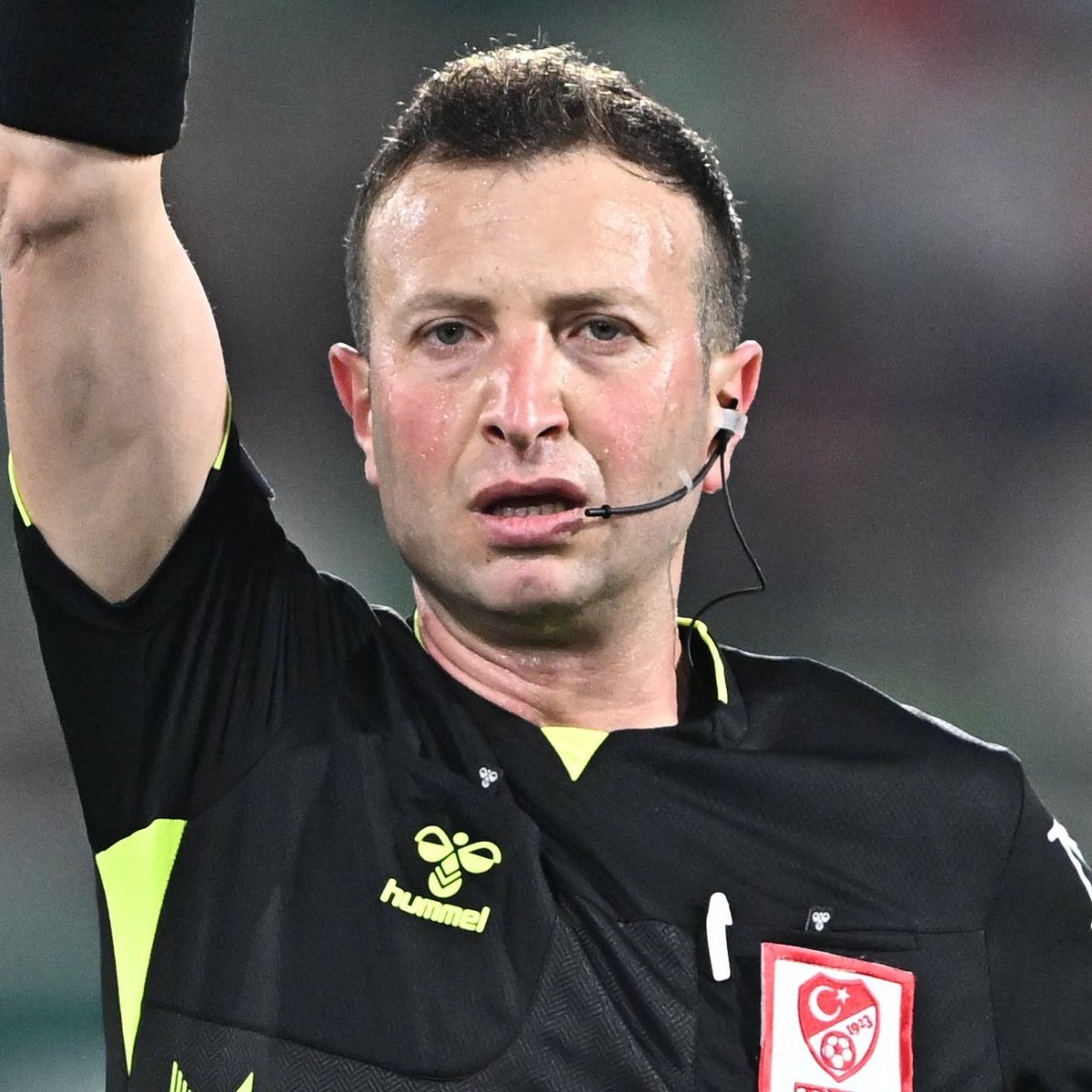 Son 5 derbinin 4'ünü Yasin Kol yönetti. Son fb derbisinde 45 dakika boyunca Galatasaray'ın her atağını faulle kesip fenerin baskı yapmasını sağladı.Yasin Kol İstemiyoruz #DursunBaskan# 😡👎 <a href="/GalatasaraySK/">Galatasaray SK</a> <a href="/ultrAslan/">ultrAslan</a> <a href="/galacadde/">ERAY</a> <a href="/_UrVeKa_/">Vedat</a> <a href="/sgokbakar/">Şahan Gökbakar</a>
<a href="/gkhndinc/">Gökhan Dinç</a> <a href="/KrallSamiYen/">KRAL SAMİ YEN 👑</a>