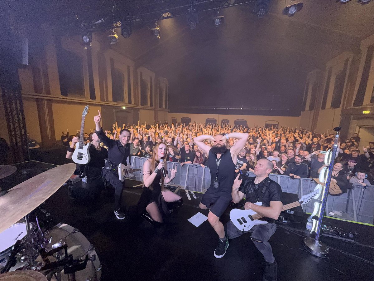 If you're wondering how's the tour going 😏
<a href="/SiblingsofMetal/">Brothers of Metal</a>