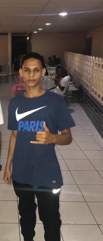 Mataram meu primo em um operação que ocorreu na comunidade do Dique em jardim América, ele estava voltando do curso de elétrica, trabalhava de carteira assinada, sumiram com a roupa do curso que ele estava no corpo e jogaram sua mochila fora, justiça por Guilherme!!!
<a href="/tinojunior/">Tino Junior</a>