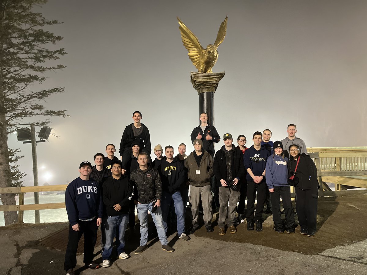 AppRotc's tweet photo. ROTC Residential Learning Community (RLC) at Hawksnest on Friday Night. Grabbing a couple of runs with friends. The learning community is a collective of ROTC students who live on the first floor of Thunder Hill. https://t.co/EYIhQO1NTD