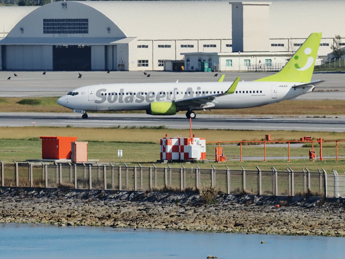 🛬 JA810X B737-800 #SNA #ソラシドエア #沖縄 #瀬長島