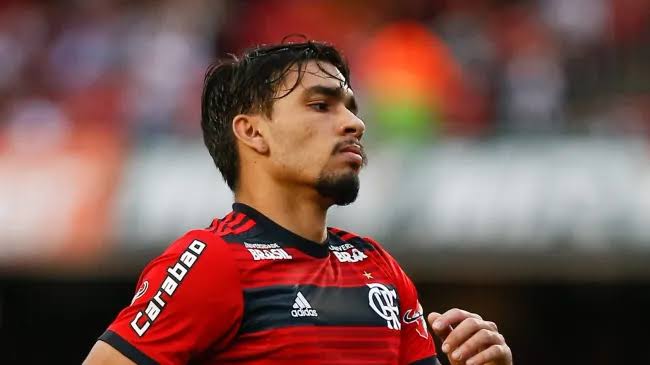 esron's tweet photo. A culpa não é de @LucasPaqueta97, a culpa é  do @Flamengo, BAP que contratou.  
Jogador ruim, contratado do lanterna da Premier League. https://t.co/5HH8YlQczc