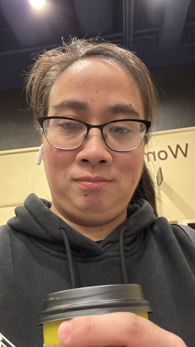 Ellieny12's tweet photo. I’m at Seattle Regionals . I need friends I’m just roaming 😭😭😭 https://t.co/EQjkRvNXSO