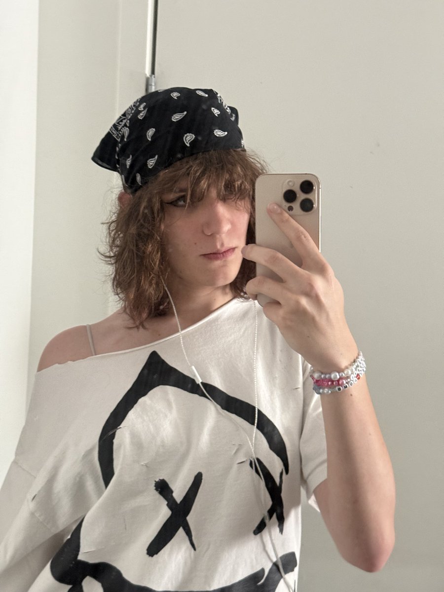 riley ☀️ tweet media