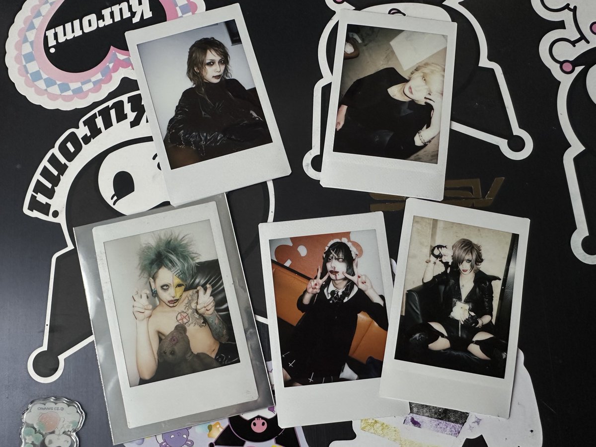 ash — 灰 — tweet media