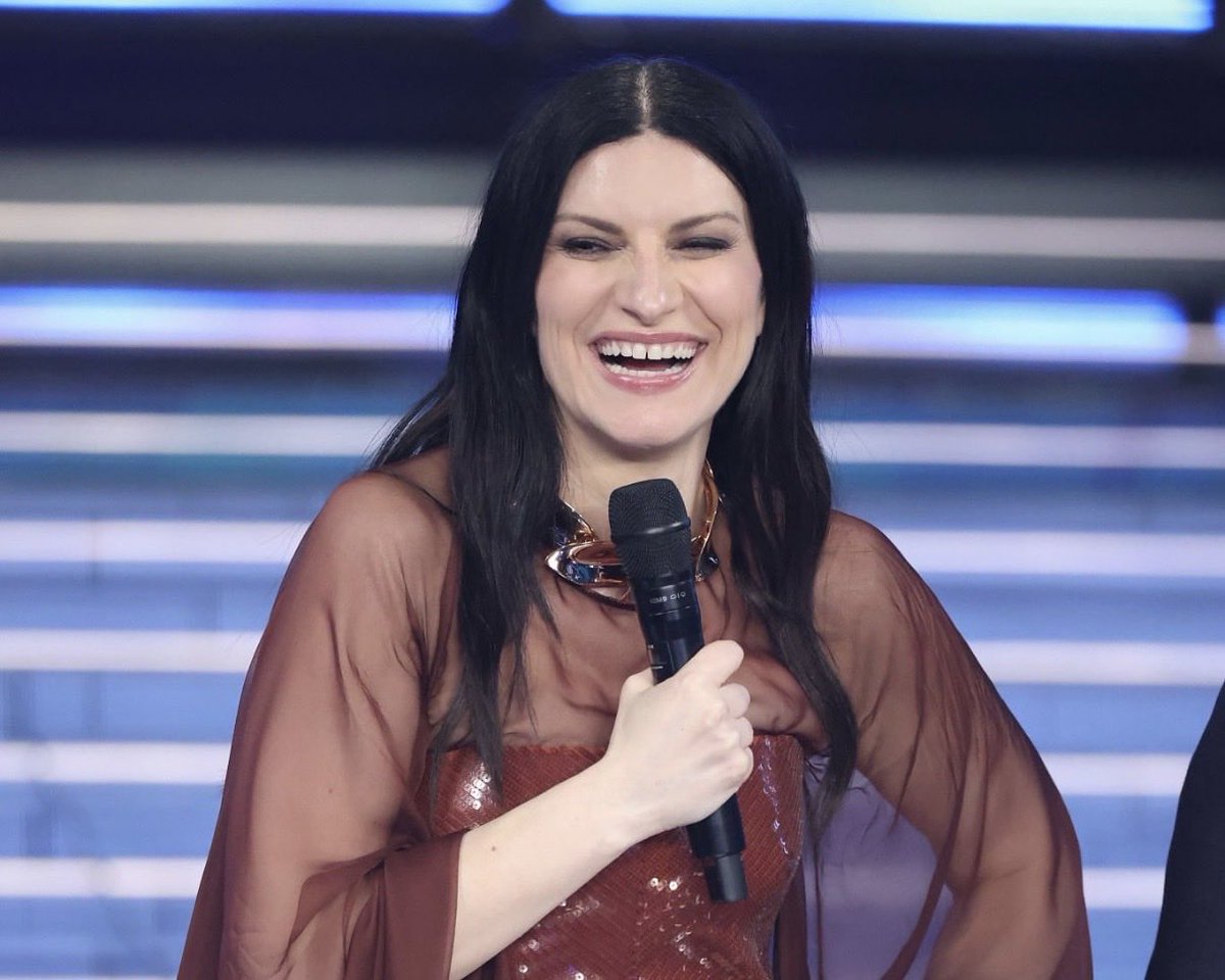 corazonpausini's tweet photo. Hilo de @LauraPausini sonriendo en el FESTIVAL DE SAN REMO para alegrarte el día💘💫
#SanRemo https://t.co/C1K9GbdIrN