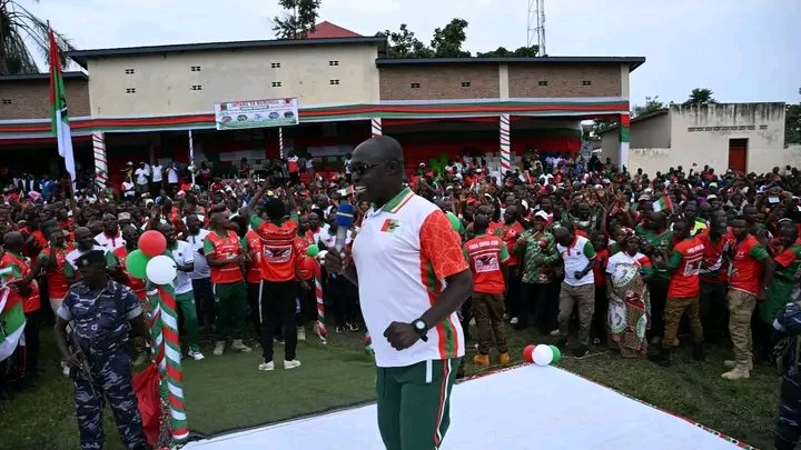 Flicien161629's tweet image. Umugambwe @CnddFdd mu ntara ya #Burunga wasozereye kuri uyu wagatandatu igenekerezo rya 28 Ruhuhuma 2026 ibikorwa vyo kwigina intsinzi uwo mugambwe uheruka gutahukana mu matora ya 2025 no gushimira Nyenicubahiro @GeneralNeva Ku migambi amaze kurangurira abenegihugu i #Burunga.