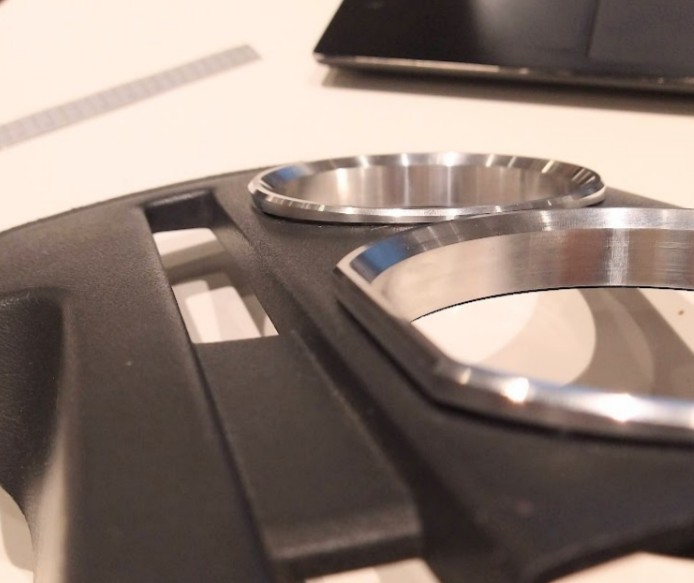 labo_jim's tweet image. お問合せの JA22用メーターリングのフィッティングについて 再テストしました。
両面テープ1枚分の厚みで接着具合、クリアランスが結構変わります。テストした条件ですと出荷時そのままの両面テープ2重がベストでした。
詳しくはにて  ↓
jimlabo.net/item-5/4491/#t…

#JimLabo #JA22 #メーターリング