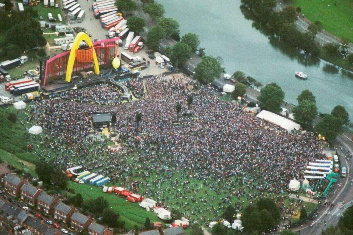 Mark Simpson tweet media