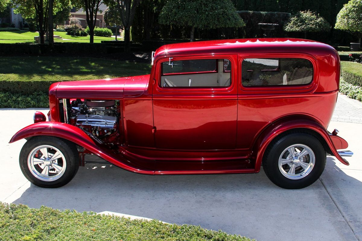 *
* *
1932 Ford Tudor Swdan Street Rod

*o{*}o*     🧐