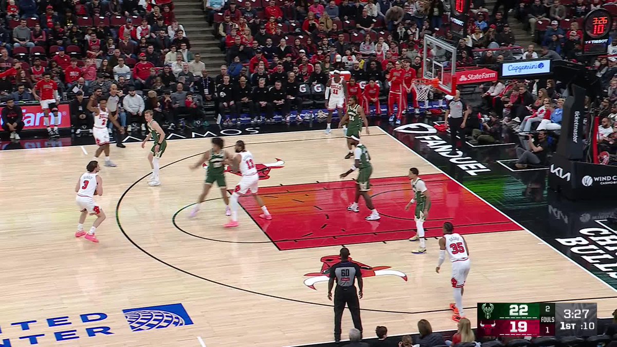 Giddey lobs it, Nick slams it! 💥
@joshgiddey | @CHSN__