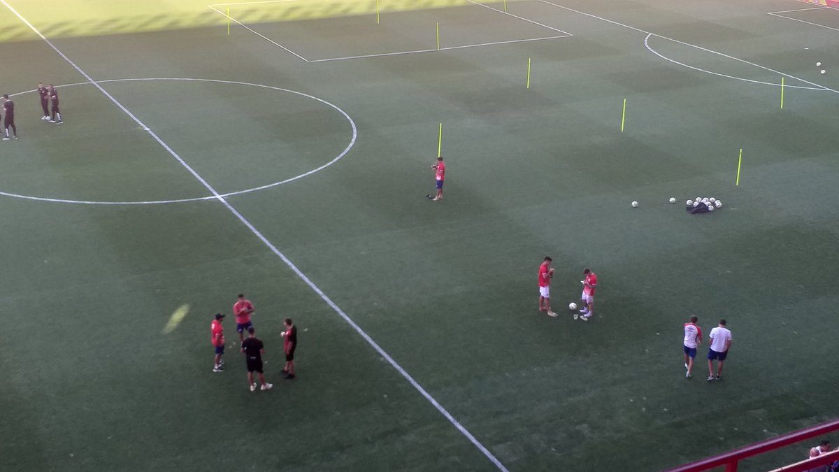 ⚽️ ¡RECONOCIMIENTO! 🐞
🇦🇷 | Parte del 1° Equipo de #AAAJ en el campo de juego del Diego Armando Maradona, esperando por el encuentro ante #BarracasCentral #VamosBicho 🐞💪🏻

Vía <a href="/diegogabrielfb/">Diego Gabriel Fernandez</a>