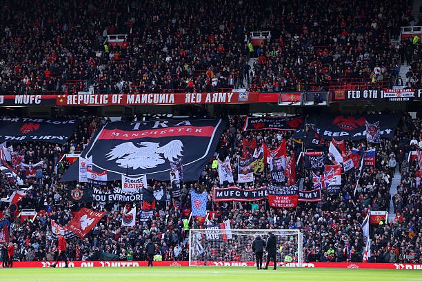 MUFC TRA Stretford End