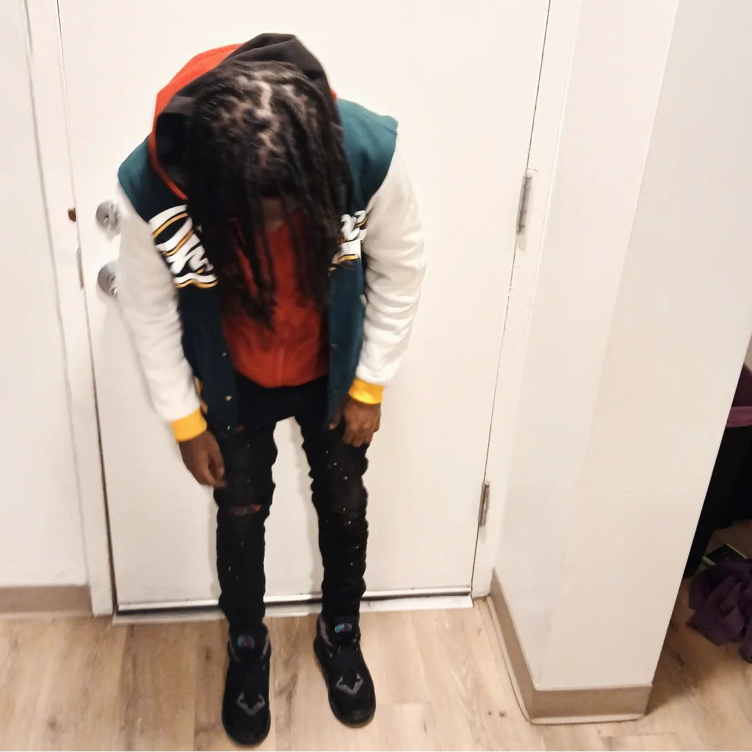 compodasavage4's tweet image. In school I was all in my books fasho but don't test me 🖤🖤🖤 #chicagorapper #Jaycompo #indyartist