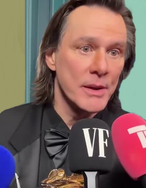 german9c's tweet photo. 🚨The new Jim Carrey of 2026 doesn't look 95% like the Jim Carrey of 2025. The Jim Carrey of 2022 was a Democrat🫏; the Jim Carrey of 2026 is a Republican🐘. Possibly a clone or a surgical error🍴. https://t.co/neae1oypQE
