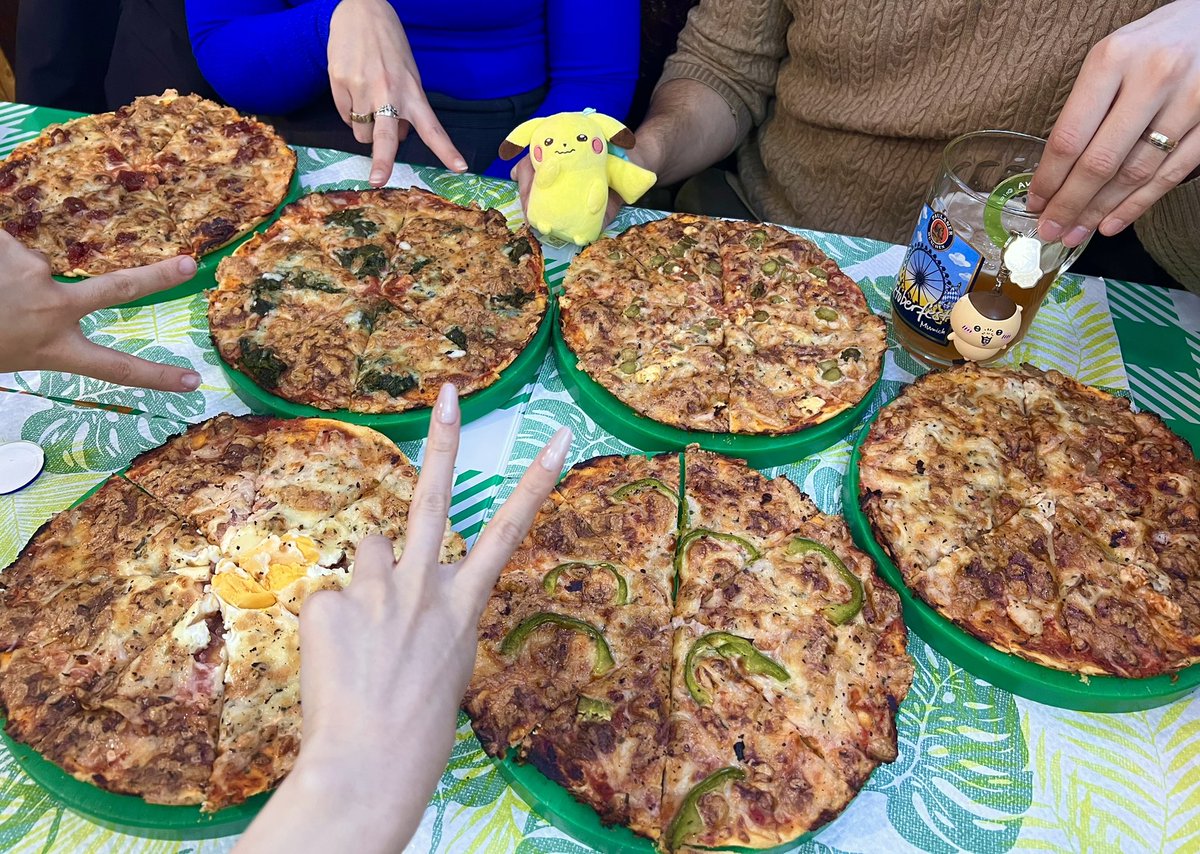 _meisaki_'s tweet photo. i ate some of the yummiest pizzas ever todayyy (˶˃ ᵕ ˂˶) .ᐟ.ᐟ https://t.co/Twx2Wai3EC