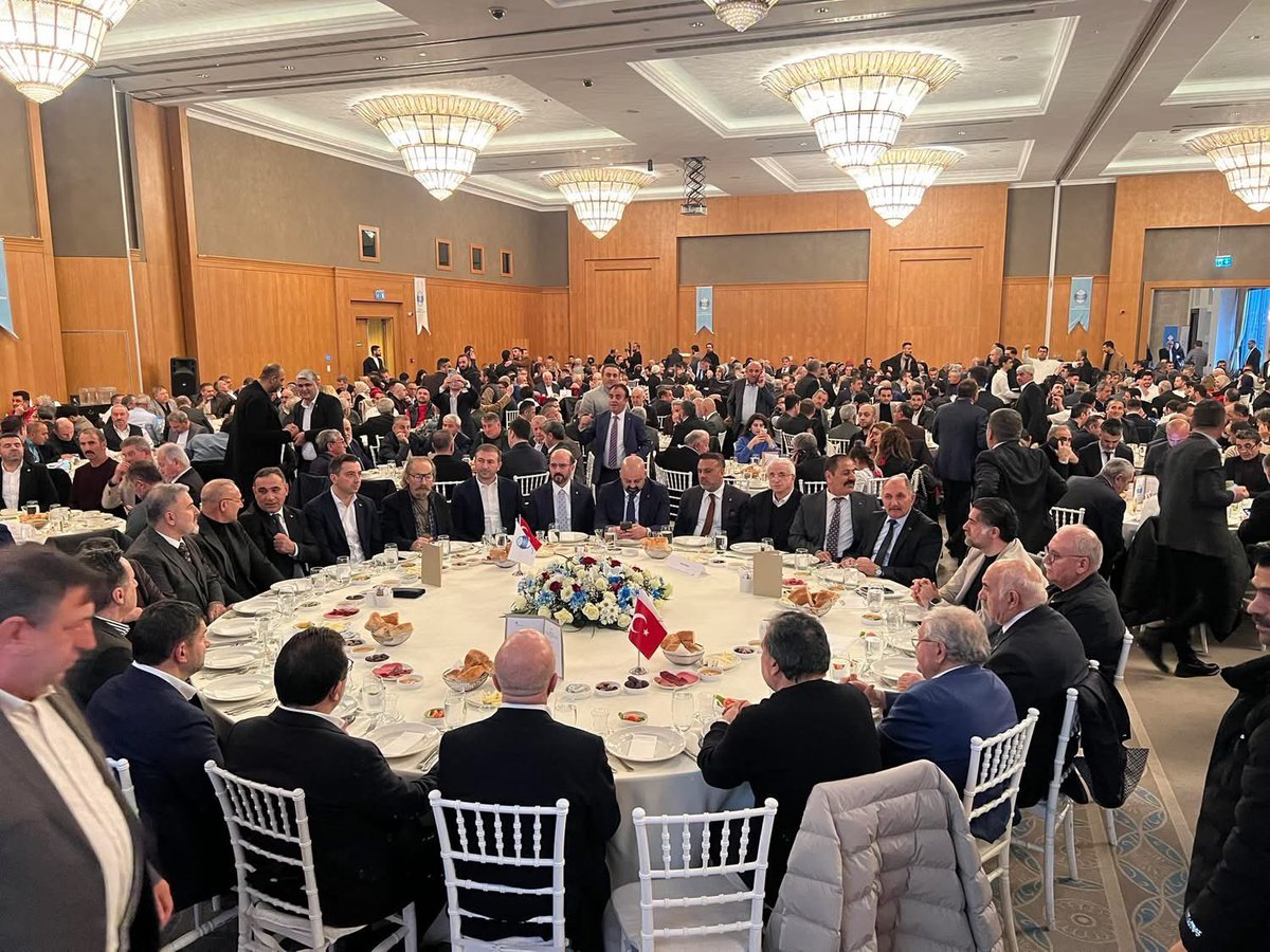 kedfe_org's tweet photo. Federasyon Başkanımız Sayın Tekin Dursun ve Yönetim Kurulu üyelerimiz; ERKON tarafından düzenlenen iftar programına katıldılar. Programda emeği geçen başta Konfederasyon Başkanımız Sayın Murat Şahsuvaroğlu ve Yönetimine Teşekkür Ederiz… https://t.co/8p1dtVyZkE