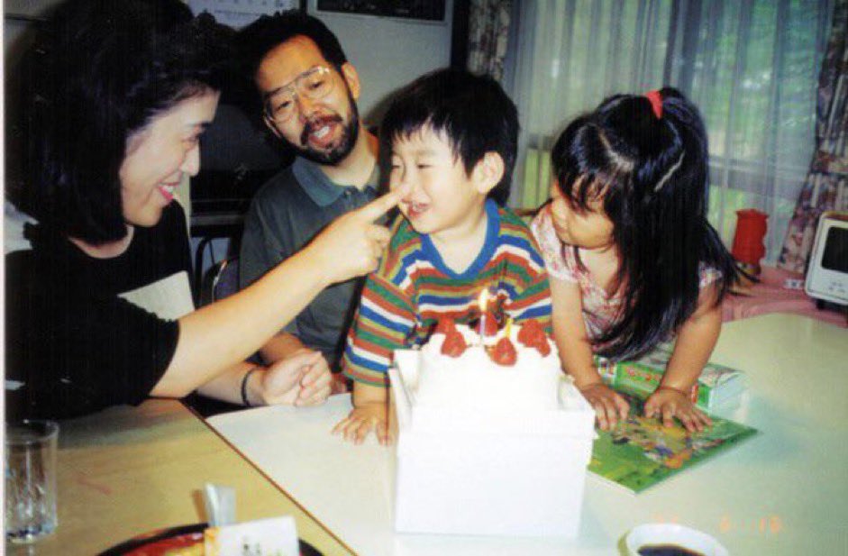 The Setagaya Family were k*lled on December 30th, 2000. The k*ller remained in their house for several hours afterwards eating their food, logging into the family computer, and even sleeping on their couch. The individual responsible for the crime has never been identified.